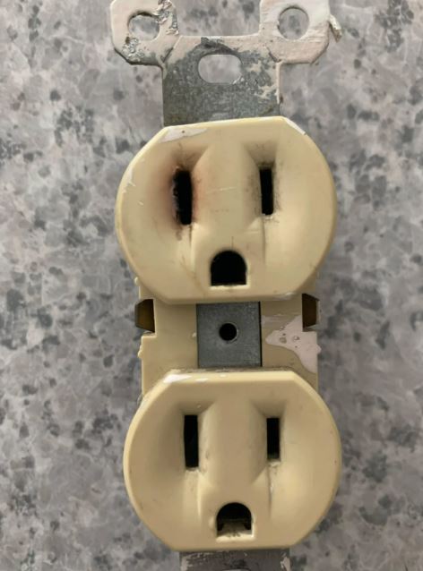 burnt-dated-electrical-outlet-in-home-for-CK-electric-in-Sykesville-residential-electric